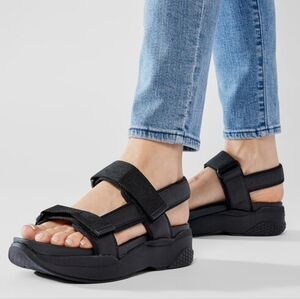 Vagabond Lori Women's Leather Strappy Black Open Toe Sporty Sandals Size 11.